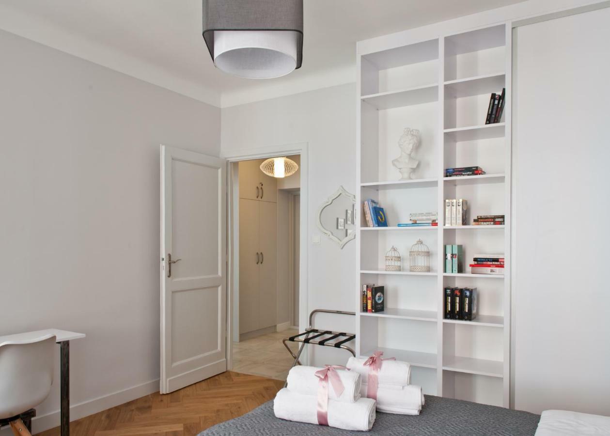 Red Brick Old Town Apartment Варшава Экстерьер фото